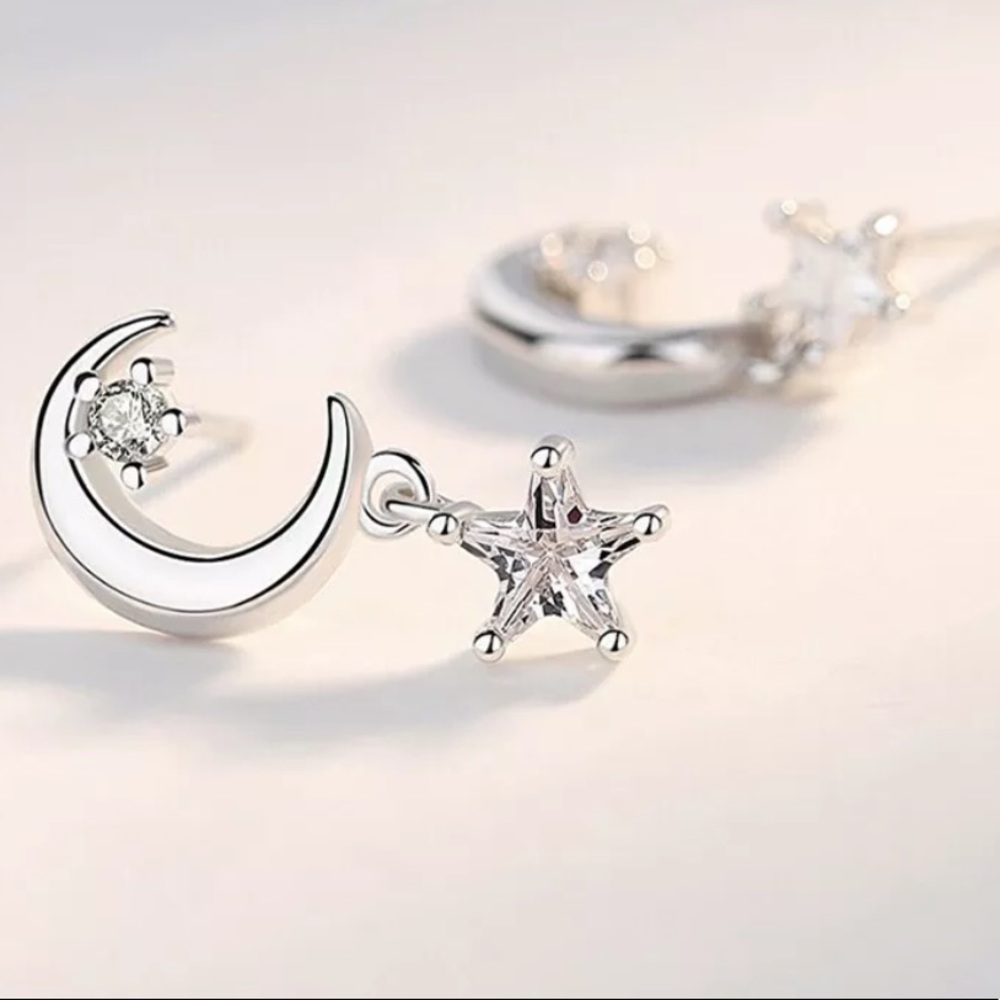 Star and moon 925 Silver Drop Earrings NWT⭐️🌙 - Picture 1 of 4